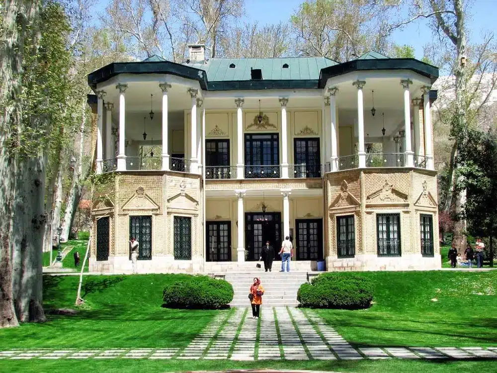 شرکت خدماتی در نیاوران