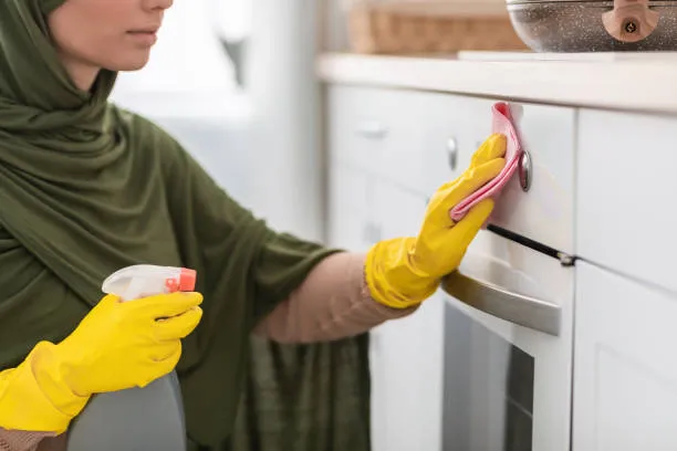 کارگر نظافت منزل